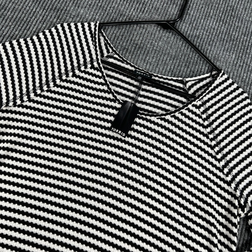 Torrid Sweater Shirt Top Womens Size 00 Black White Stripe Long Sleeve Knit New